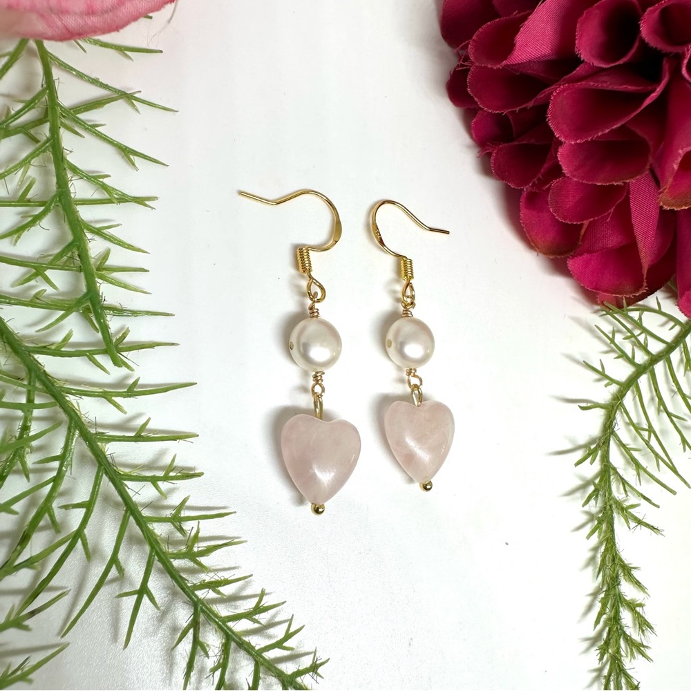 NEW⚜️Rose Quartz & Freshwater Pearl Heart Drop Earrings - Picture 3 of 6